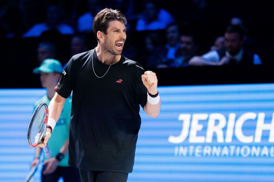 Ebogw, 开赛男单首 Ebogw, 开赛男单首